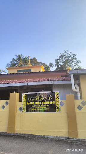 Masjid Jamek Najmuddin, Kampung Tanah Merah