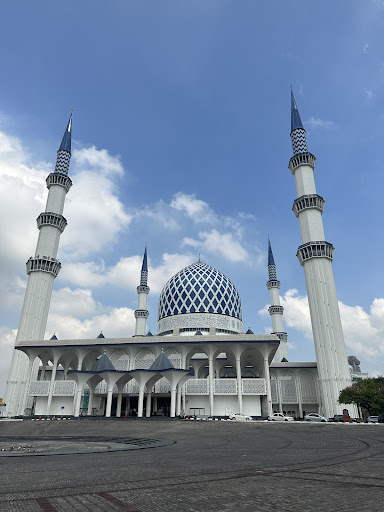 Pintu Pelawat (Tourists Main Entrance)